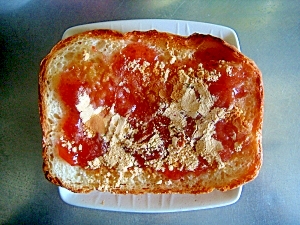 素朴な味☆きな粉といちごジャムのバタートースト