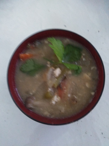 京三つ葉と鰹節がポイントな具だくさん豚汁