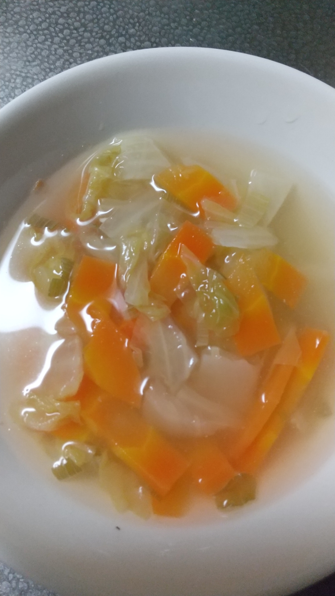 野菜たっぷり、とりはむの出汁で野菜スープ