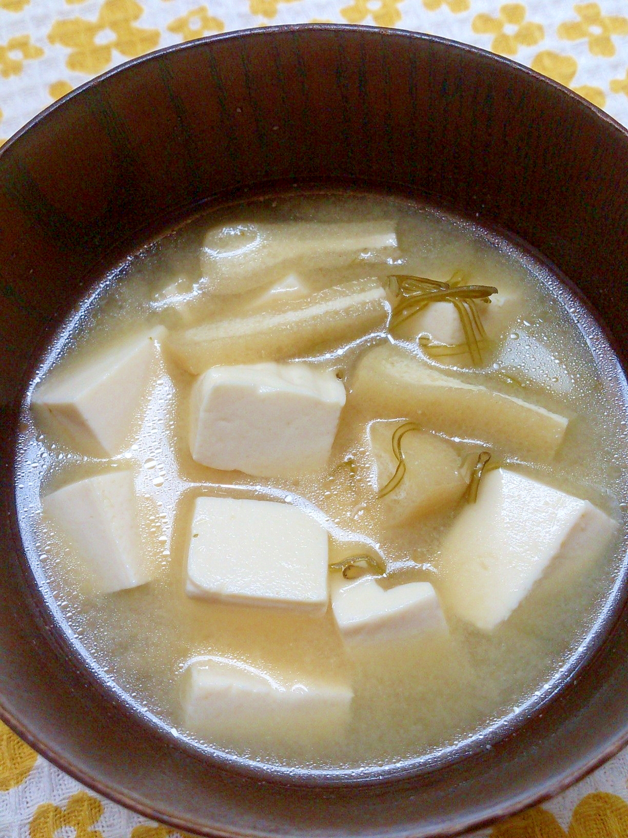 きざみ芽かぶと豆腐の味噌汁