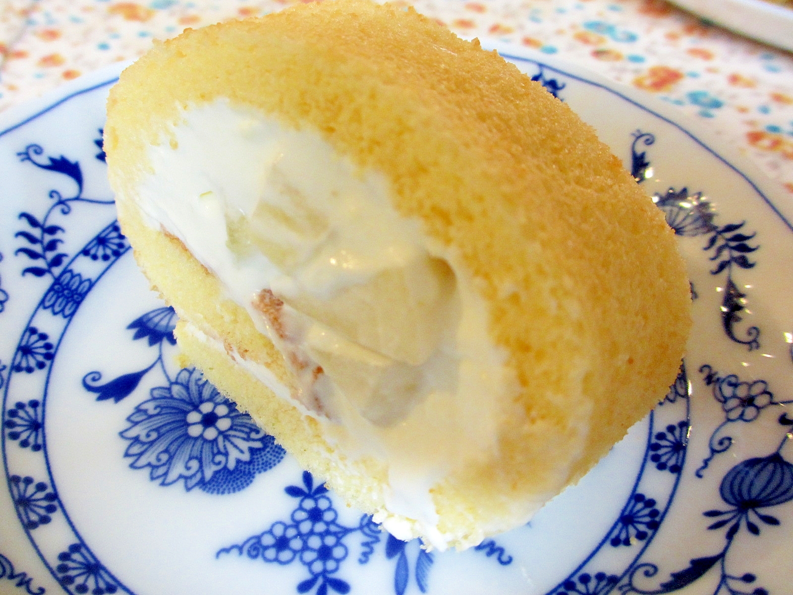 チーズクリームとラフランスのロールケーキ