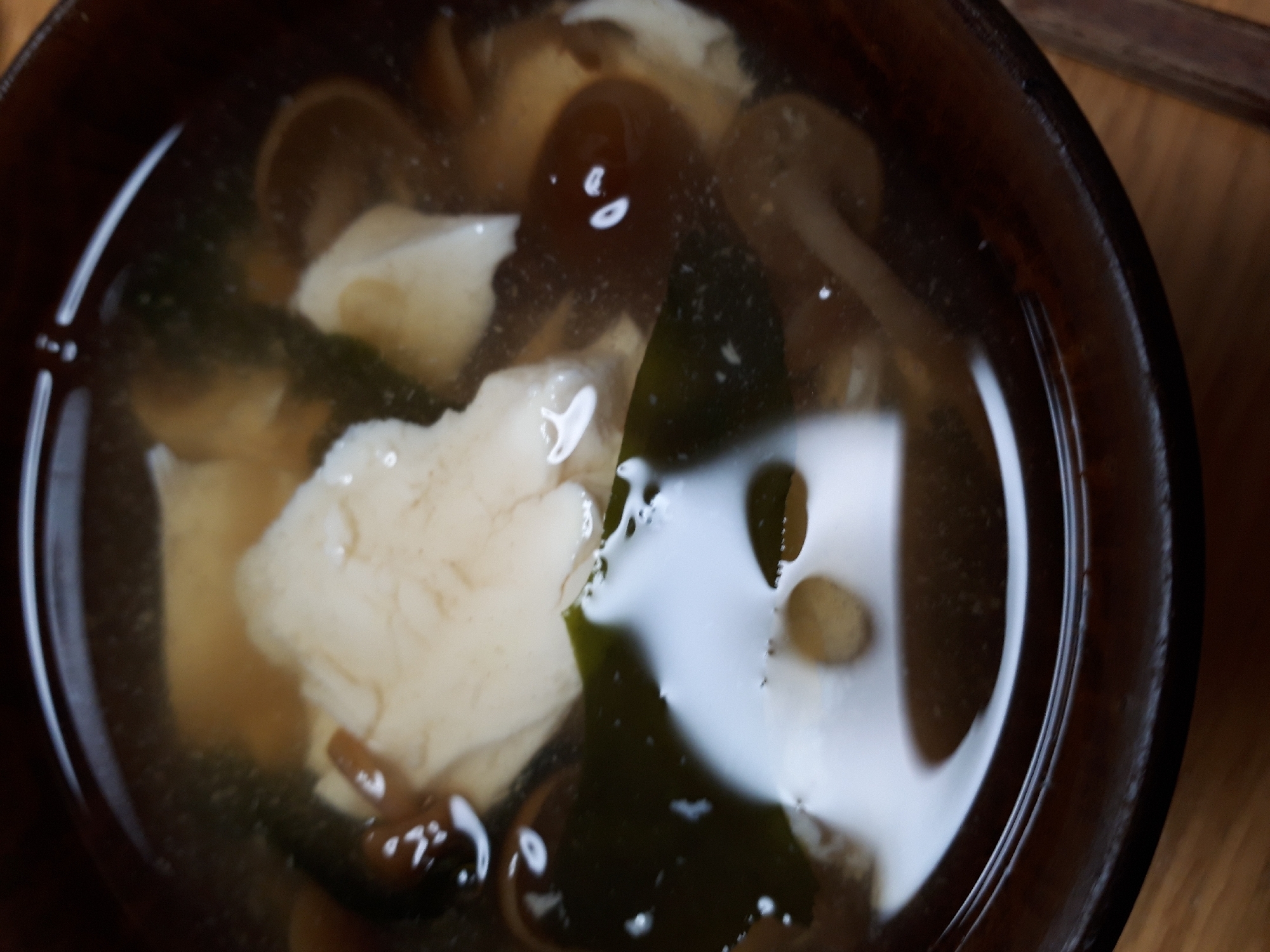 豆腐となめことワカメの和風スープ