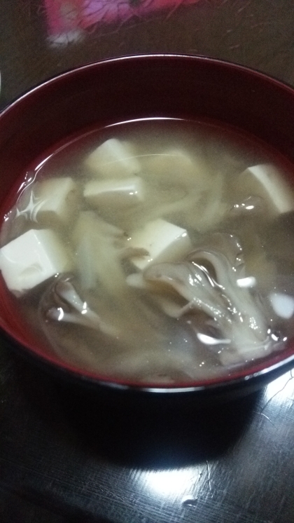 舞茸と豆腐の味噌汁