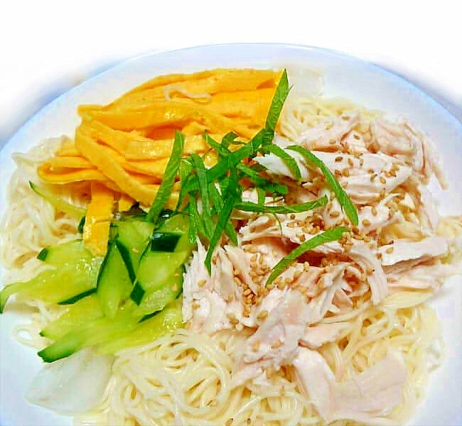 3種類の具を乗せた素麺