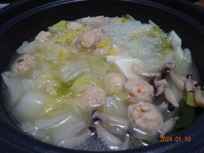 柔らかふんわり鶏団子と白菜と椎茸と豆腐の☆鍋
