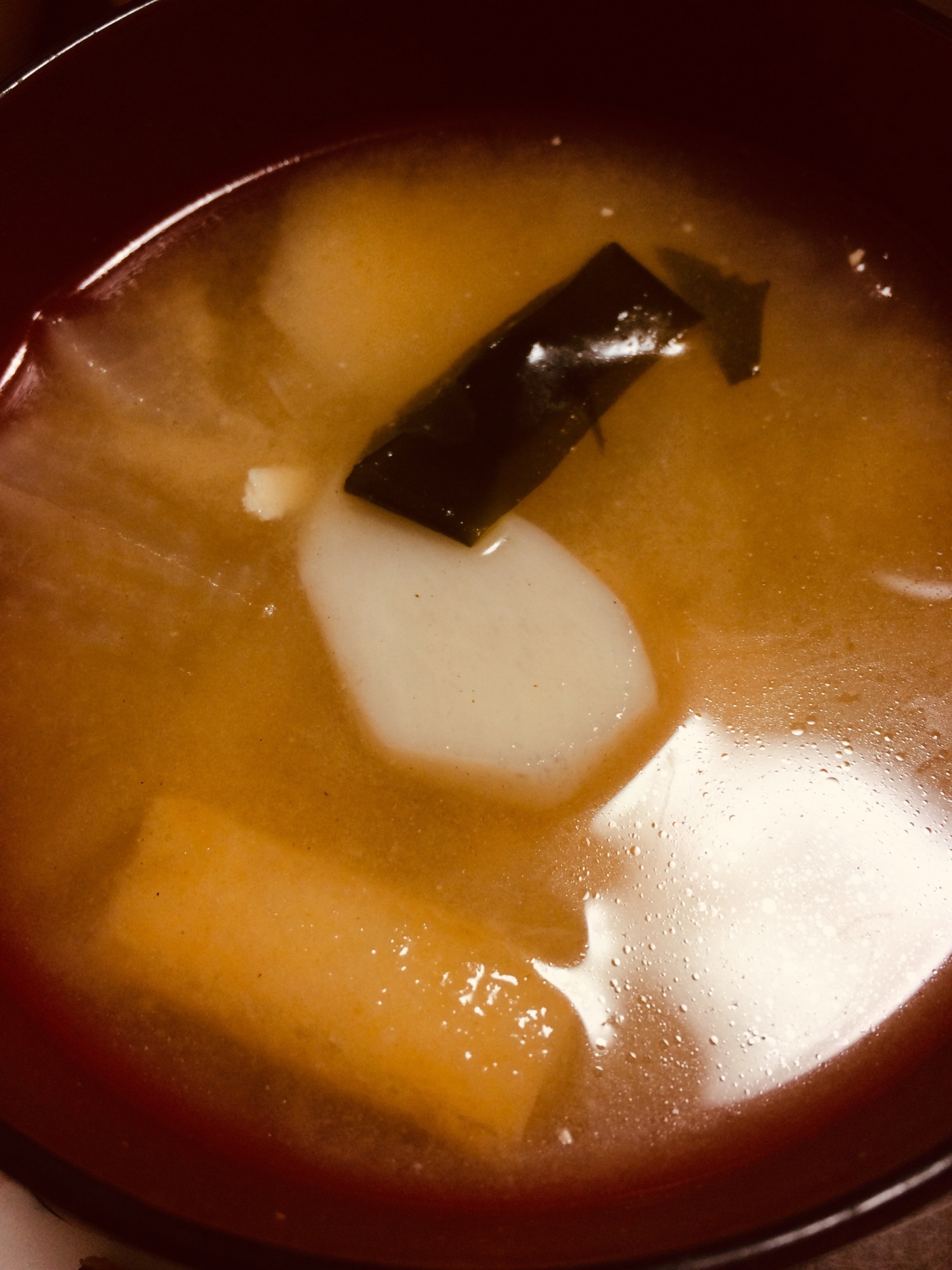 大根と里芋とわかめの味噌汁