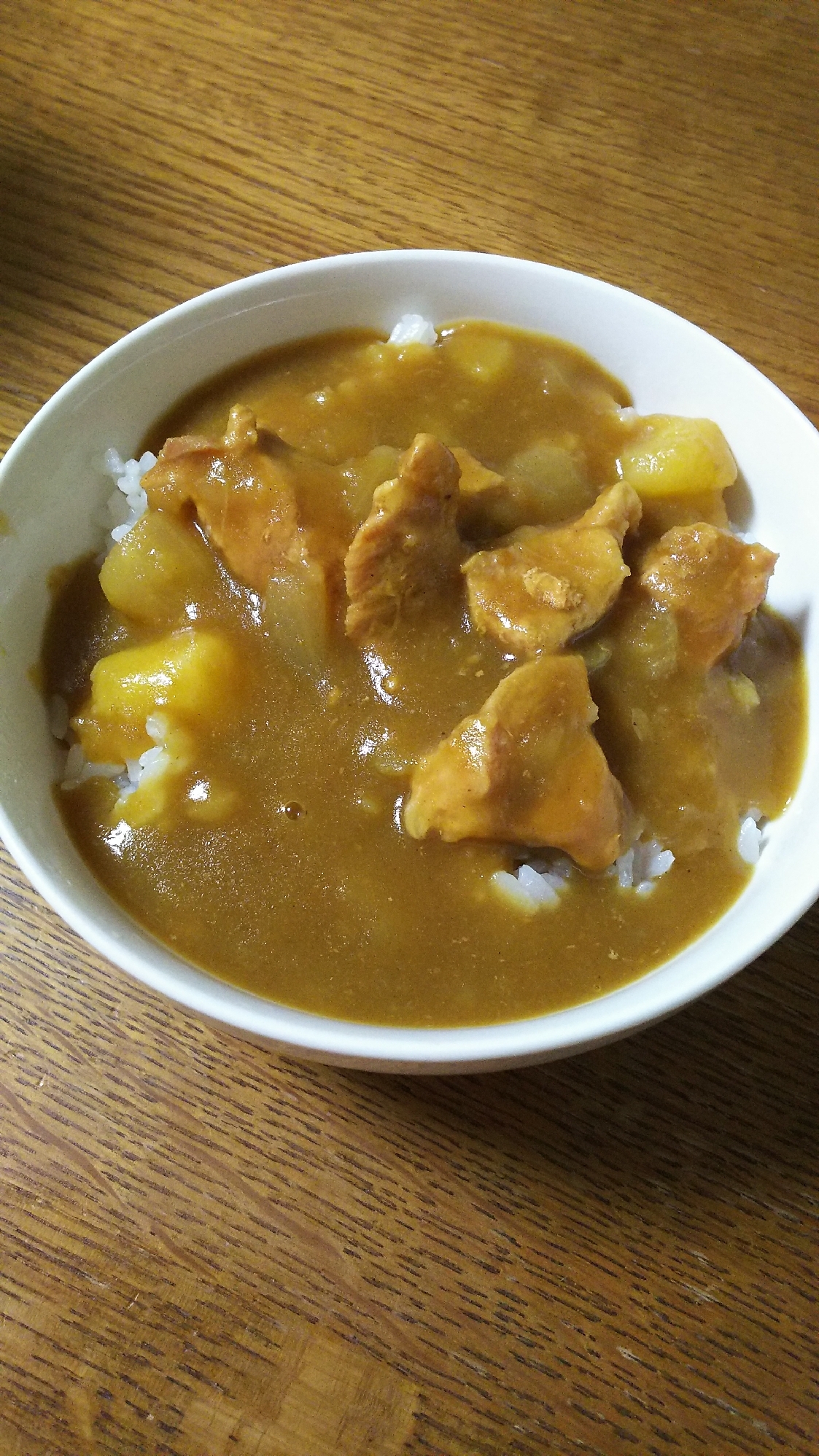 玉ねぎ、じゃがいも、豚もものカレー