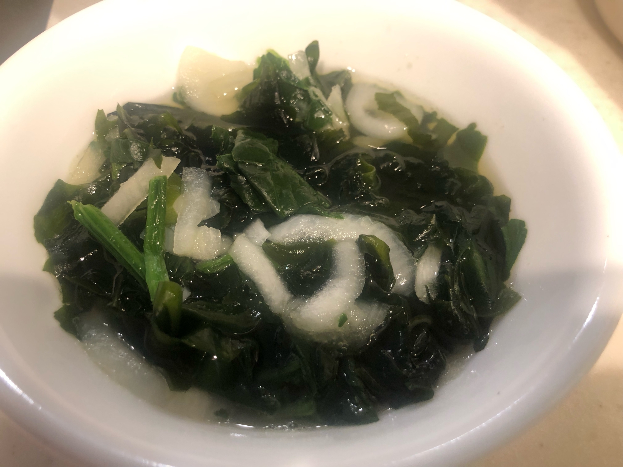 ワカメとほうれん草のスープ。No.1001