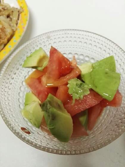 アボカドとトマトのサラダ