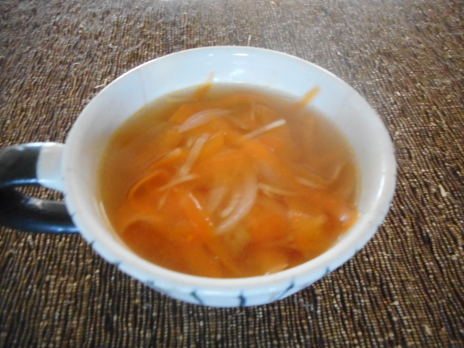にんじん、玉ねぎ、新生姜の味噌スープ