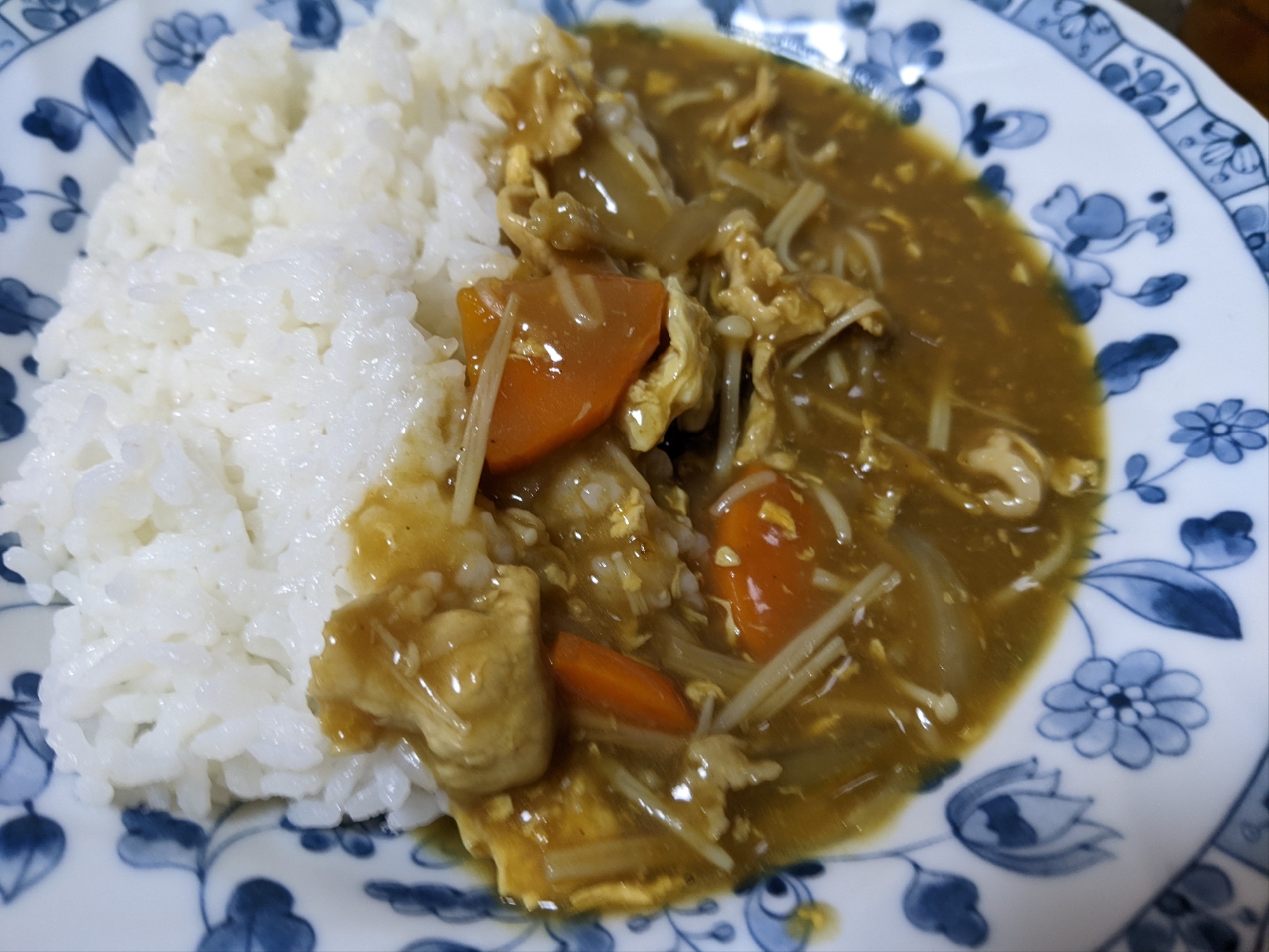 人参、きのこ、玉ねぎ、豚肉のカレー