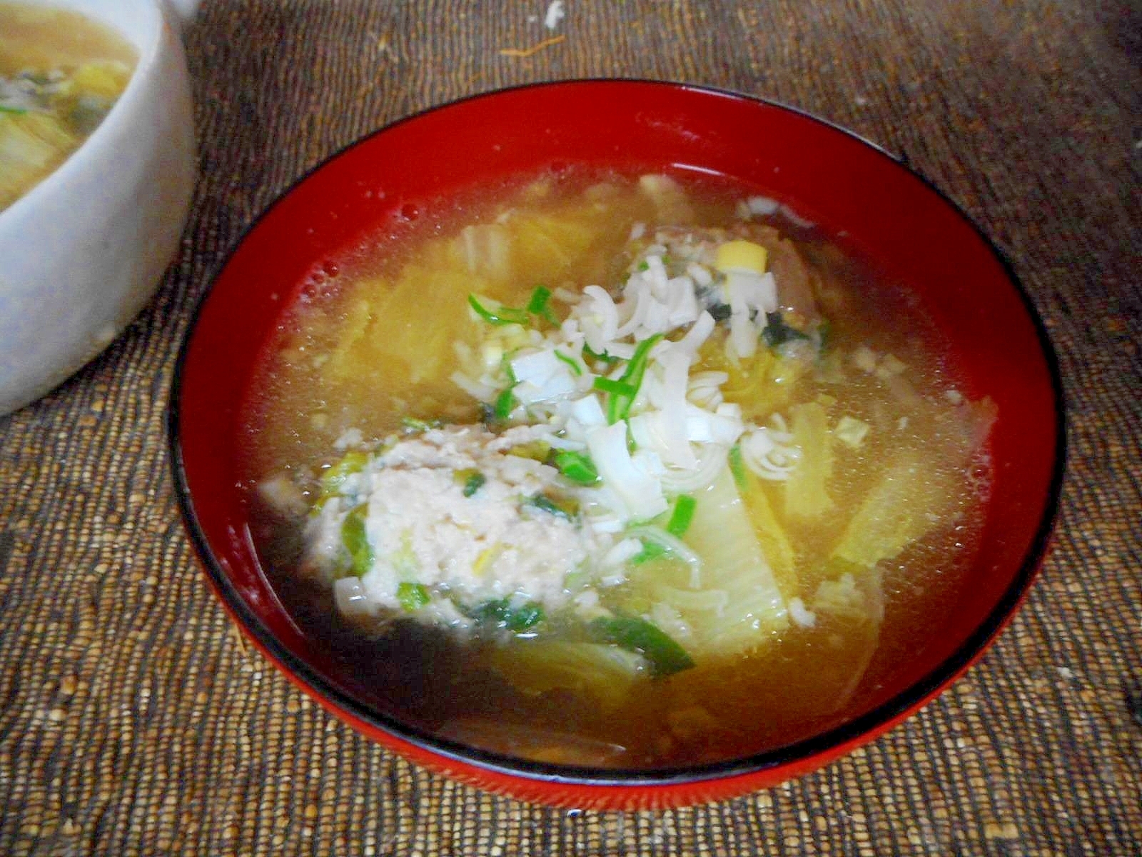 ほうれん草入り肉団子と白菜の味噌汁