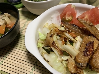 お弁当に☆鶏皮とキャベツの炒め物(*^^*)