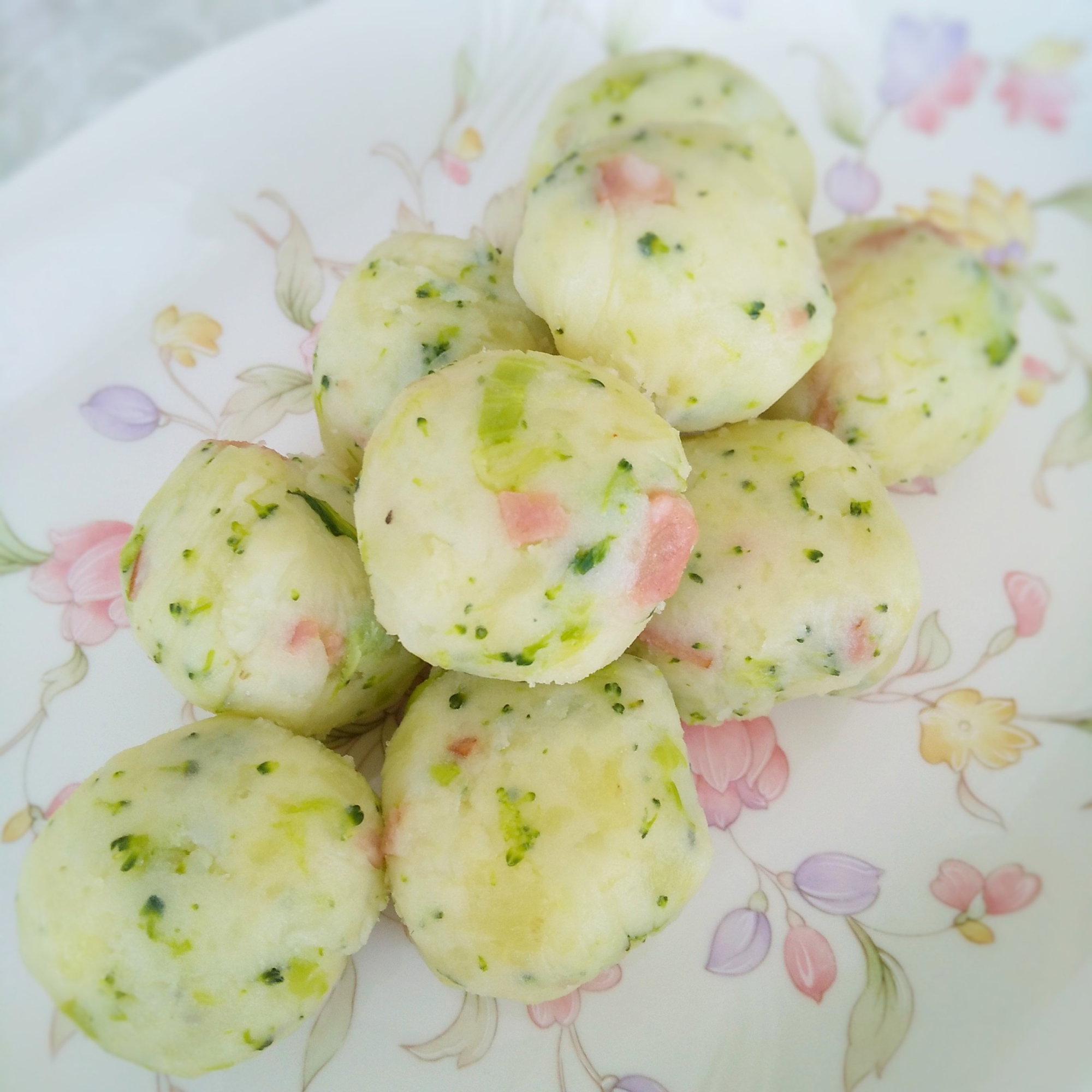 弁当や作りおきに♪ブロッコリー&ハムのポテトボール