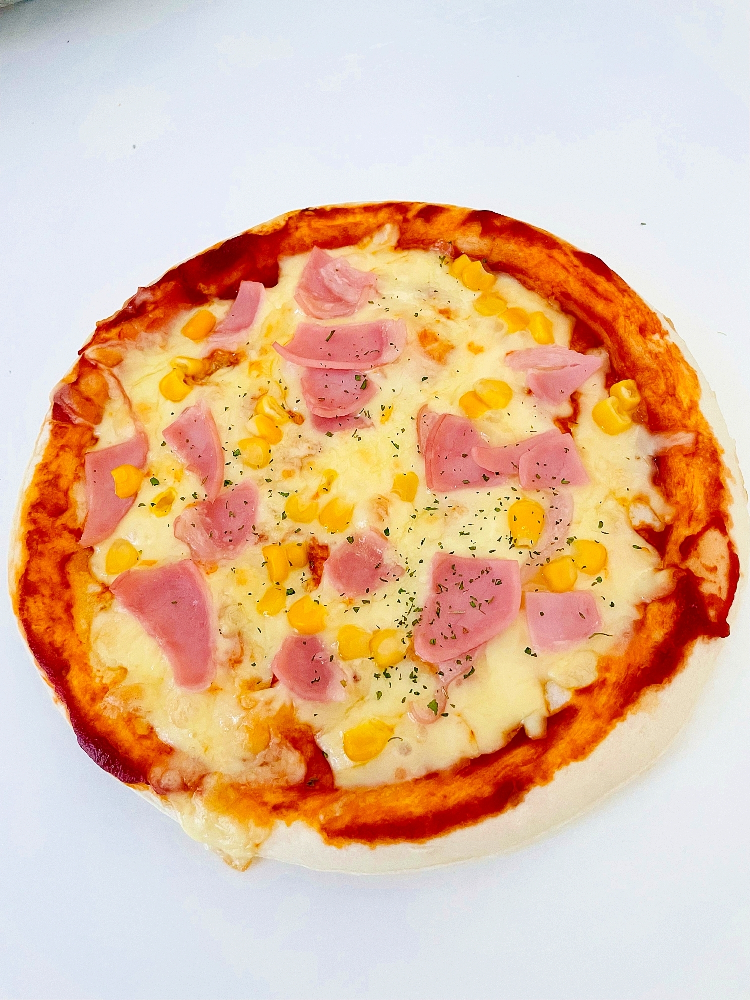 ハムとコーンでピザ