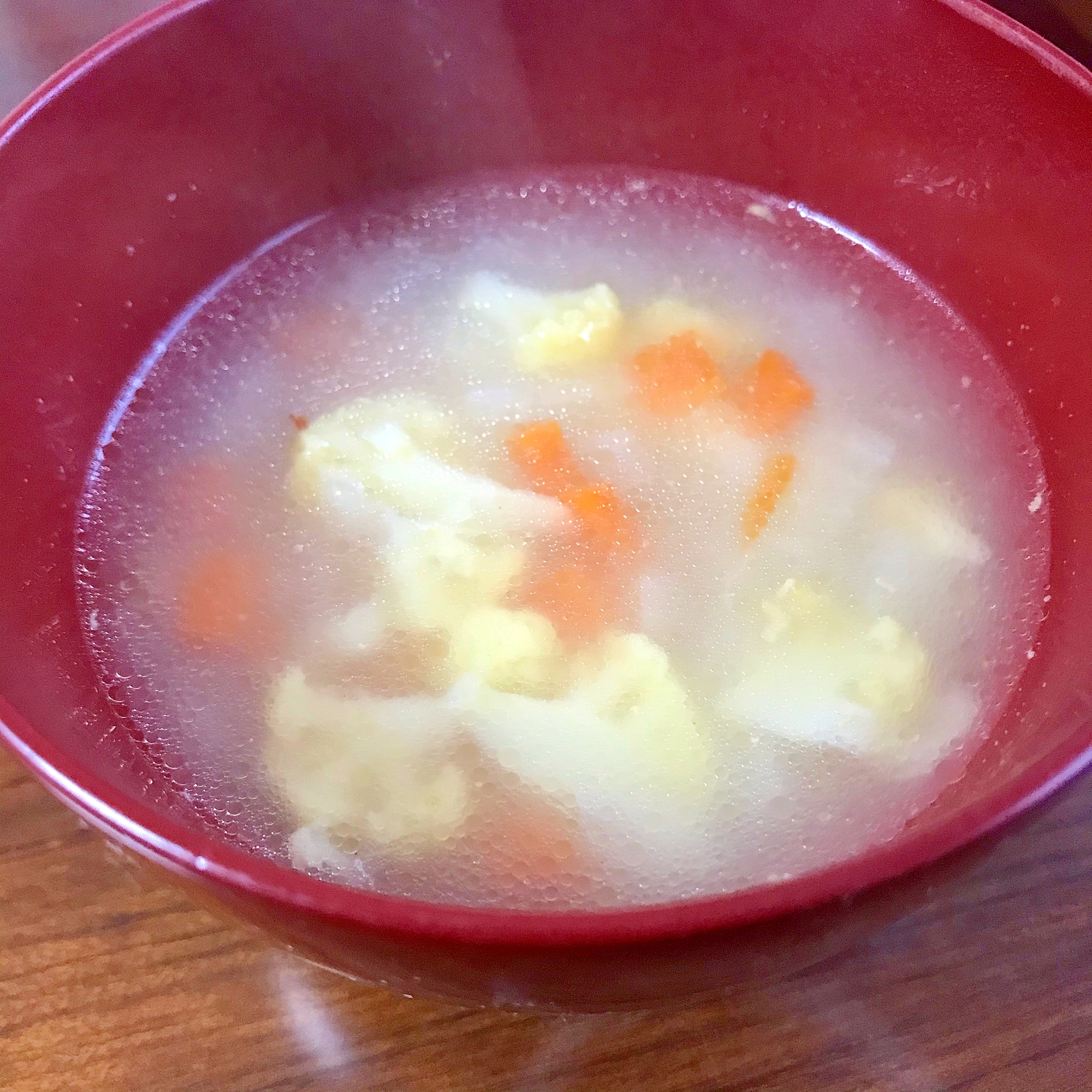 カリフラワー、人参、玉ねぎのスープ
