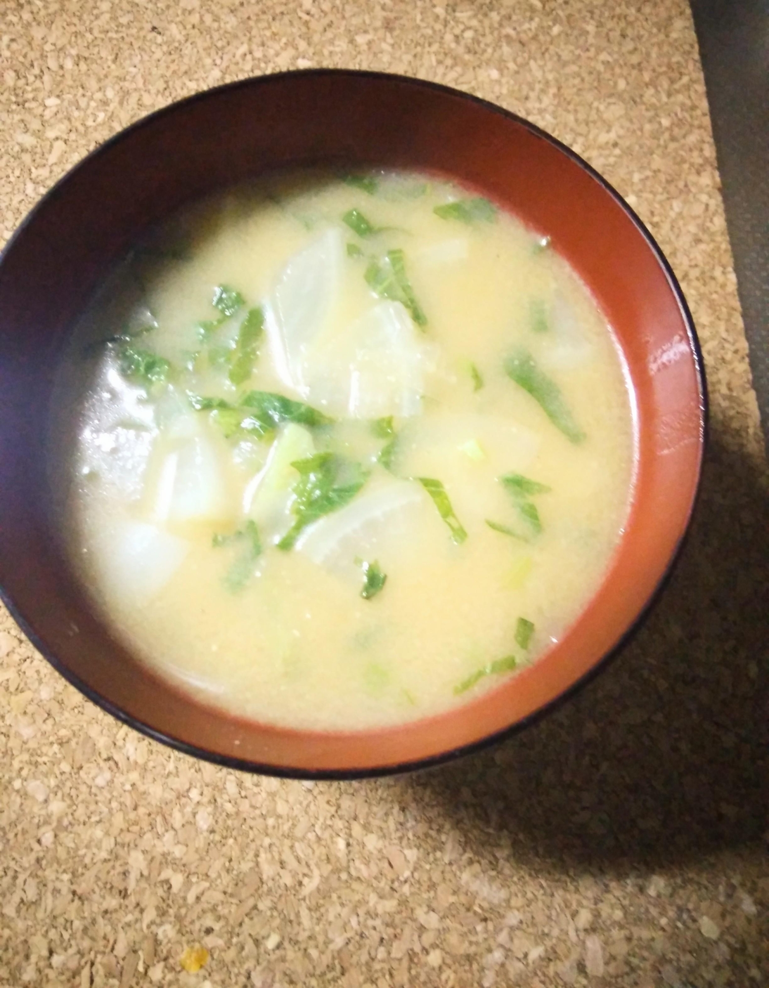 蕪まるごと使い　かぶのみそ汁