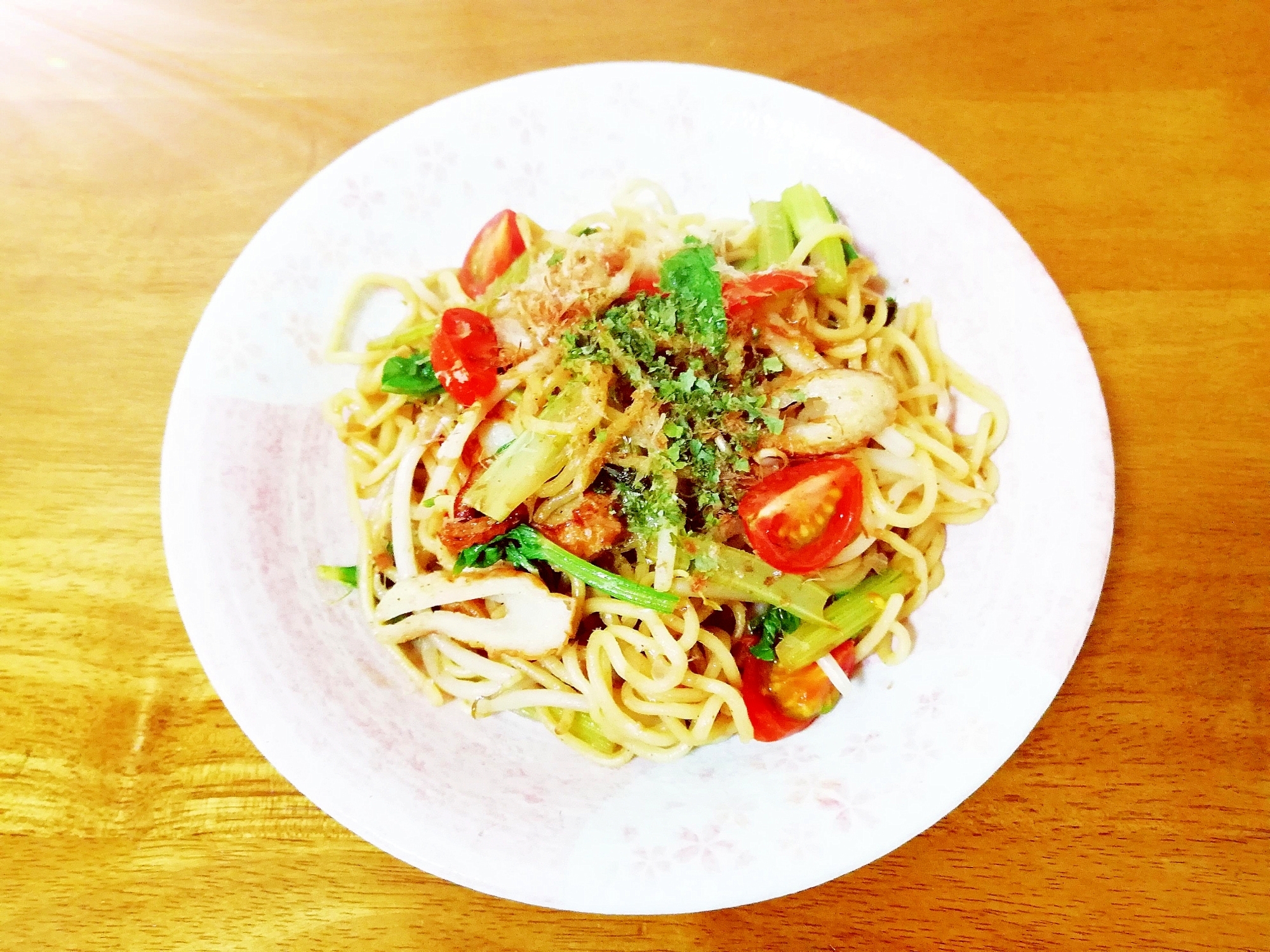 アウトドアにも♪トマトとほうれん草の焼きそば