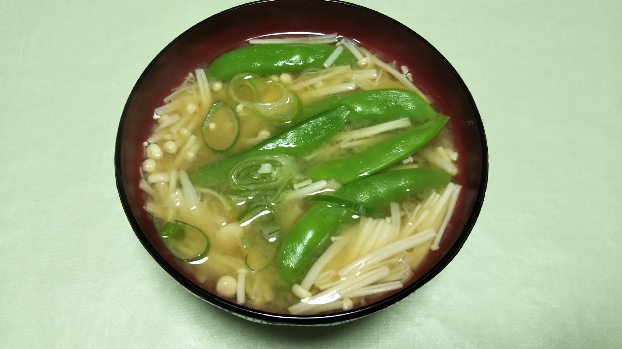 スナップえんどうとえのきと長ねぎの味噌汁☆