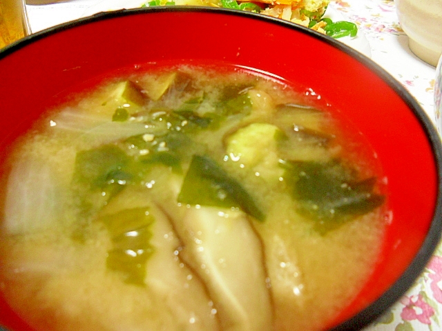 しいたけ 玉ねぎ わかめ なすのみそ汁 レシピ 作り方 By ミスチバス 楽天レシピ しいたけ 玉ねぎ わかめ なすのみそ汁 レシピ 作り方 By ミスチバス 楽天レシピ