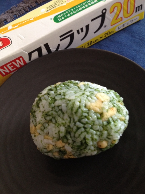 青のりたっぷりシーチキンおにぎり