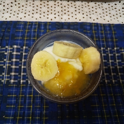 バナナと柚子ジャムときな粉のヨーグルト