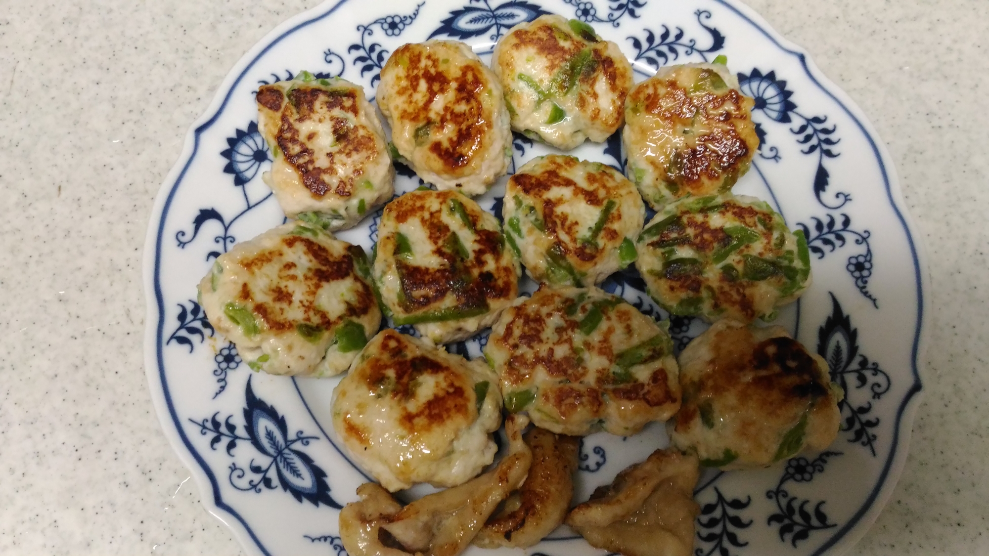 鶏むね肉とインゲンのつくね