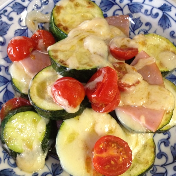 ズッキーニとミニトマトのチーズ焼き レシピ 作り方 By スヌーp1008 楽天レシピ ズッキーニとミニトマトのチーズ焼き レシピ 作り方 By スヌーp1008 楽天レシピ