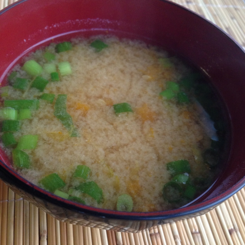 かぼちゃのワタと豆腐のお味噌汁♪