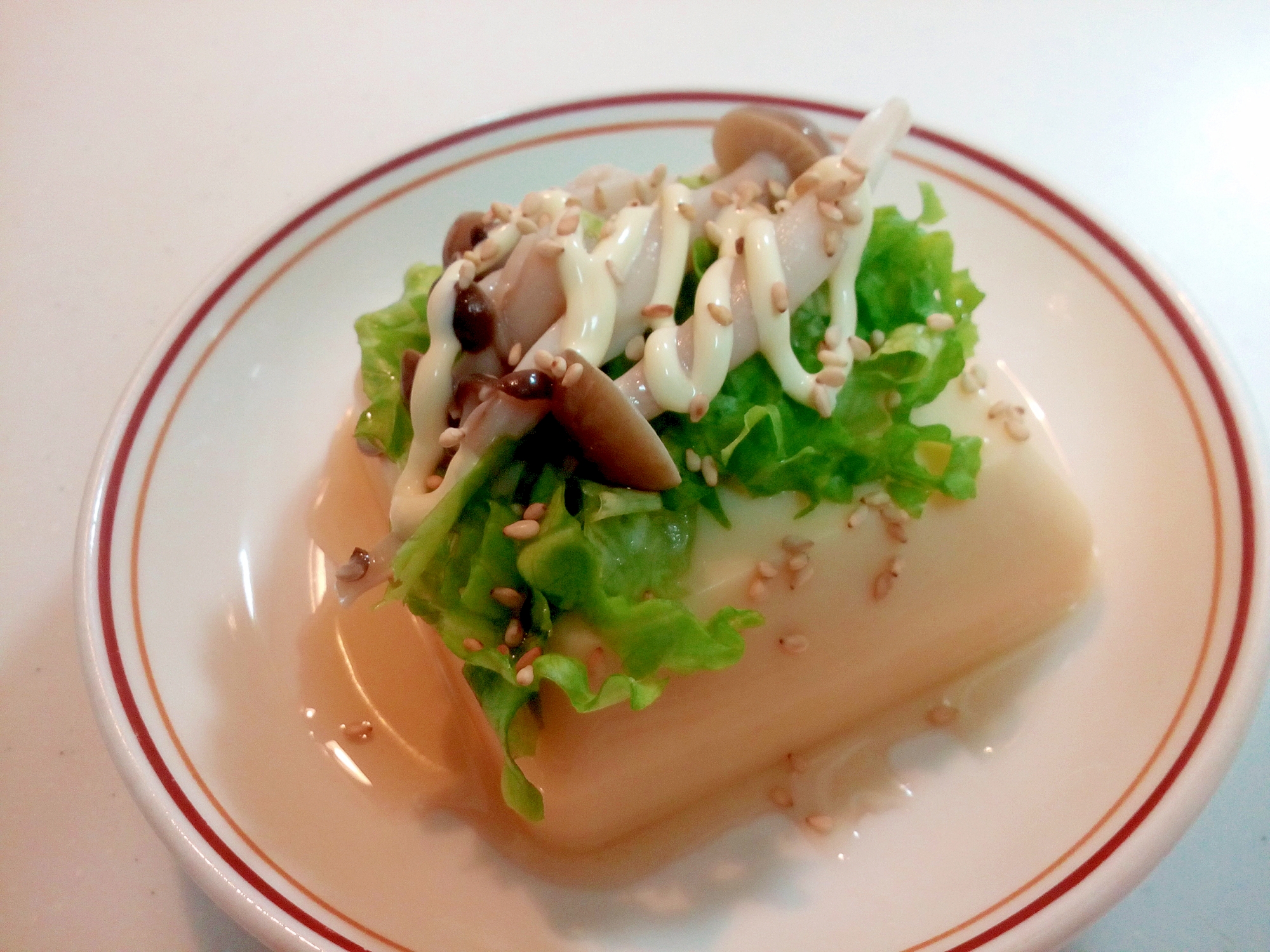 グリーンレタス・しめじ・ごまの卵豆腐