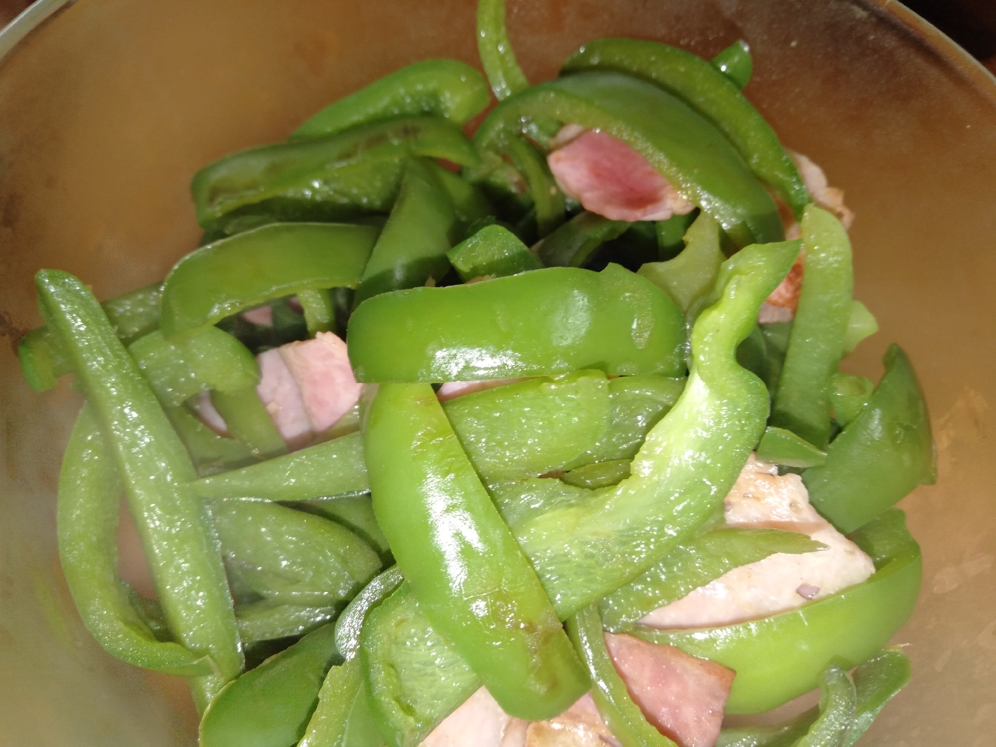 簡単副菜!ピーマンとベーコンの炒め物