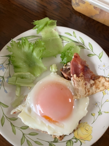 グリーンレタスの目玉焼き丼☆