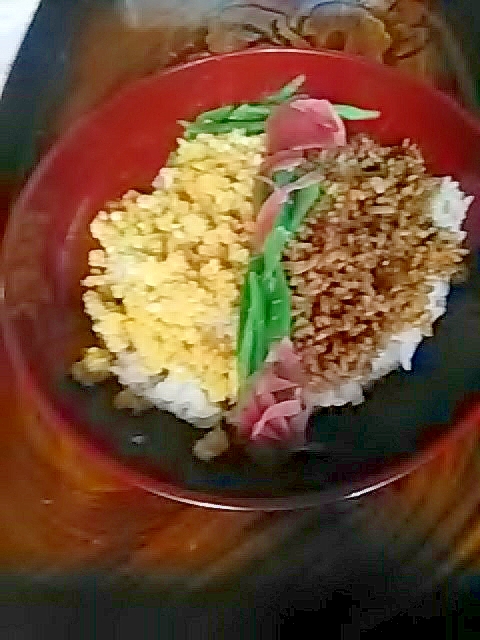 牛玉そぼろ丼