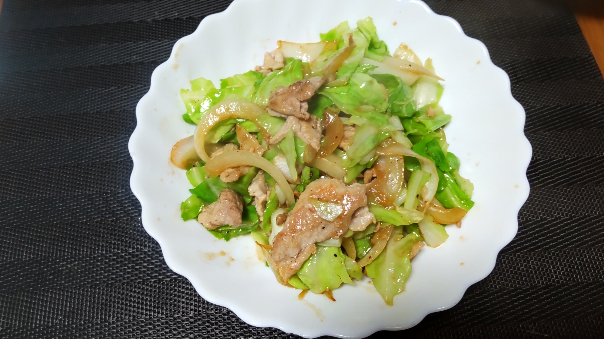 簡単〜キャベツと豚肉のにんにく炒め