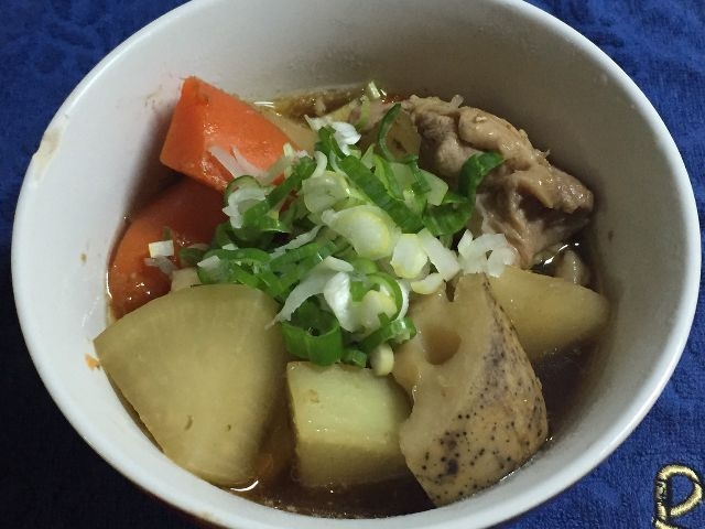 簡単！切って煮込むだけ！鶏もも肉と根野菜の煮物♪