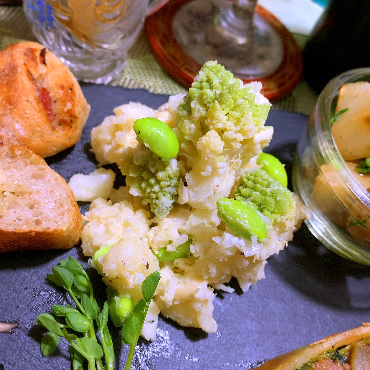 ロマネスコと枝豆のスモークチーズポテトサラダ