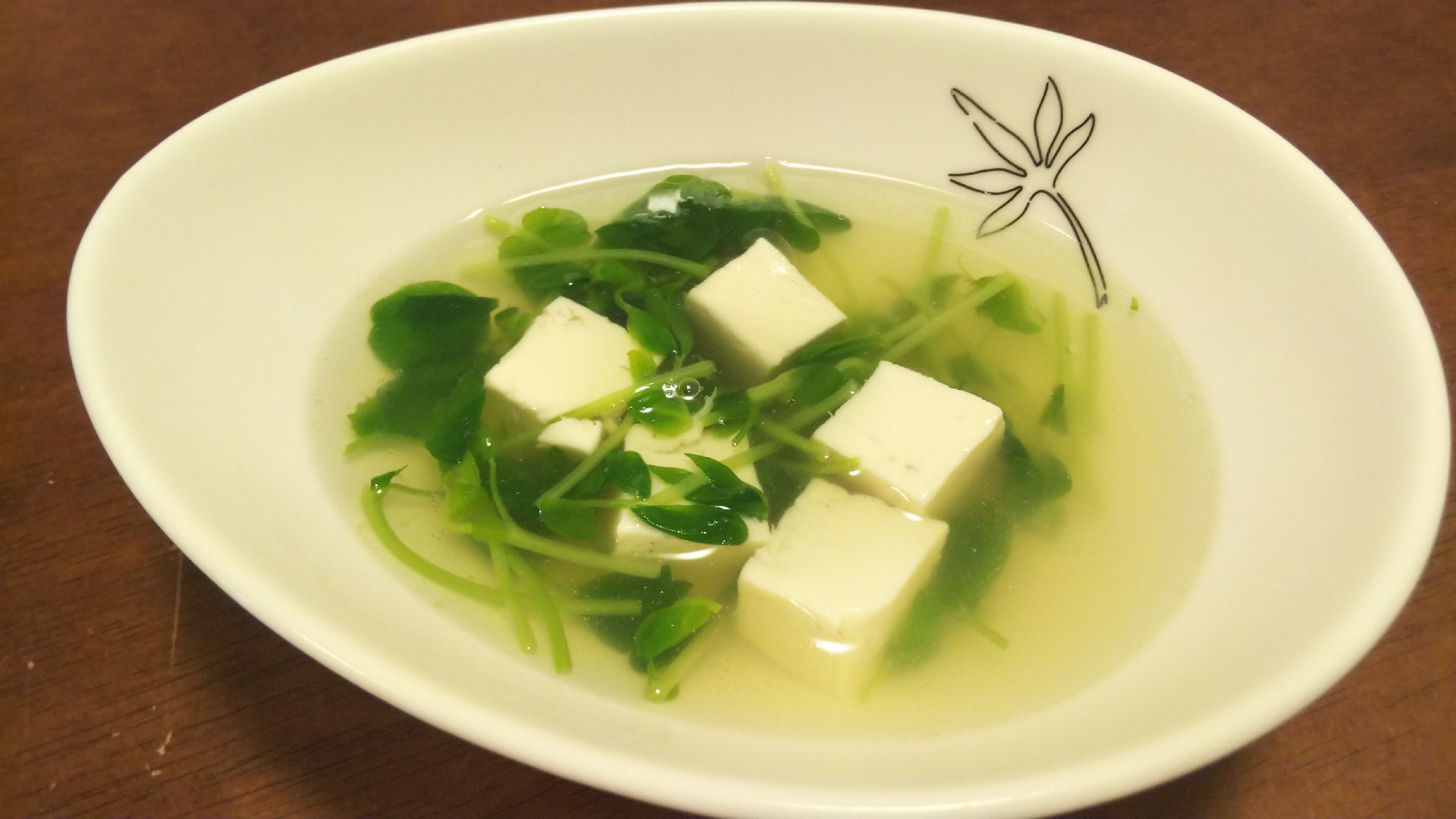 豆腐と豆苗の中華スープ