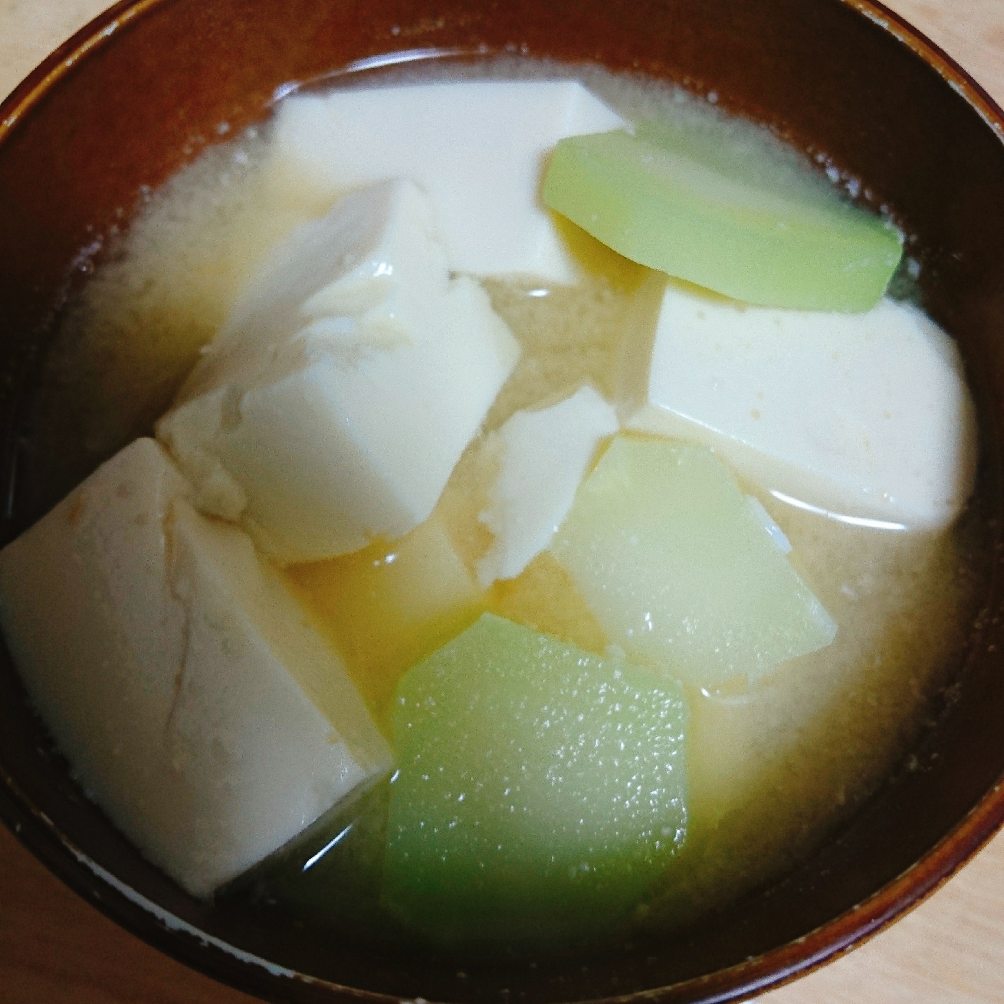 ブロッコリーの茎(芯)と豆腐の味噌汁