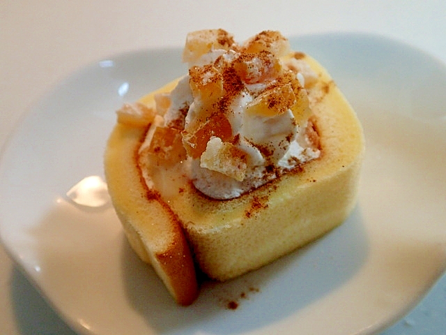 シナモン香る　ホイップと柚子ピールの生ロールケーキ