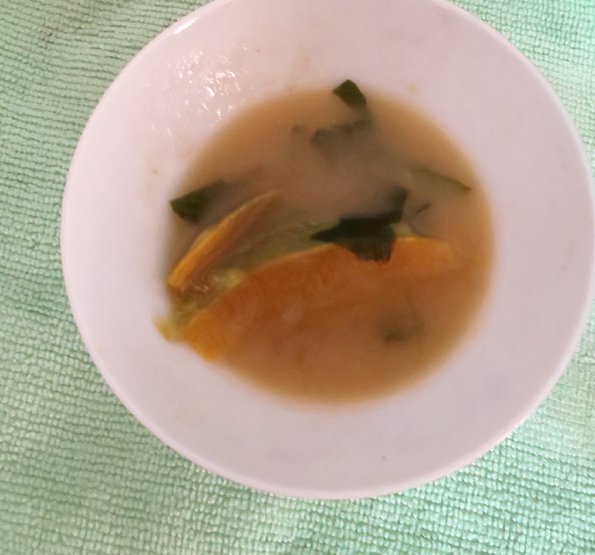 かぼちゃとわかめの味噌汁
