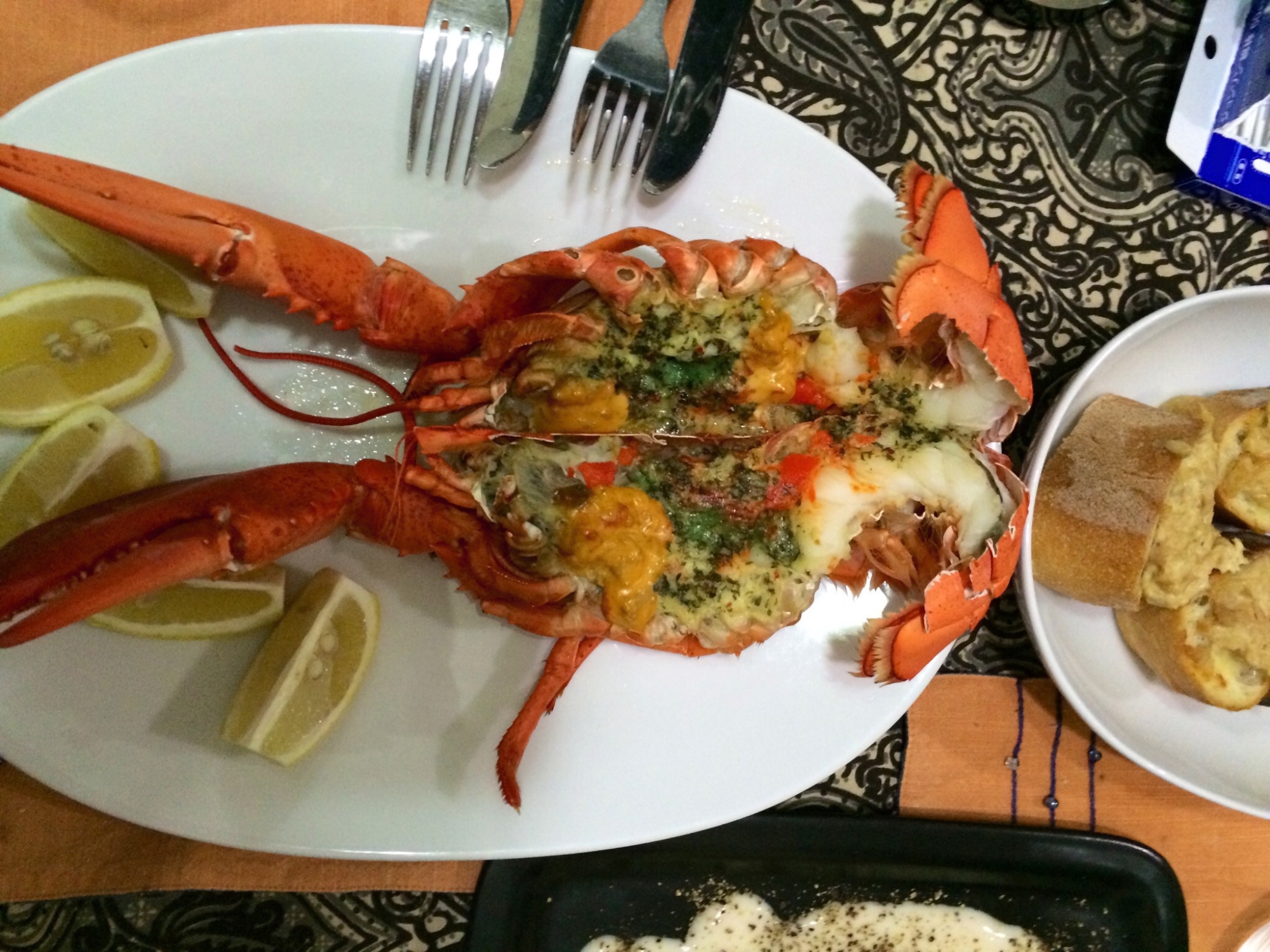 簡単だけど豪華オマール海老のガーリックバター焼き