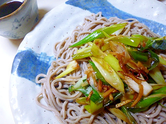 ねぎ&生姜炒めのっけざる蕎麦