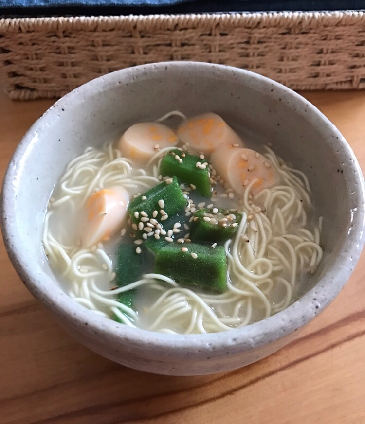 チーカマとオクラのとんこつラーメン