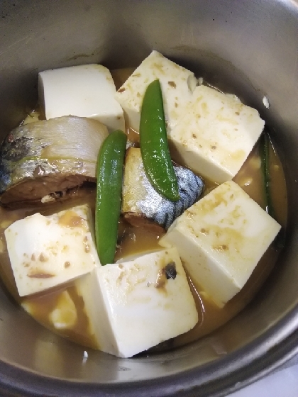 時間のない時・・・さばの味噌煮缶で豆腐の煮もの♪