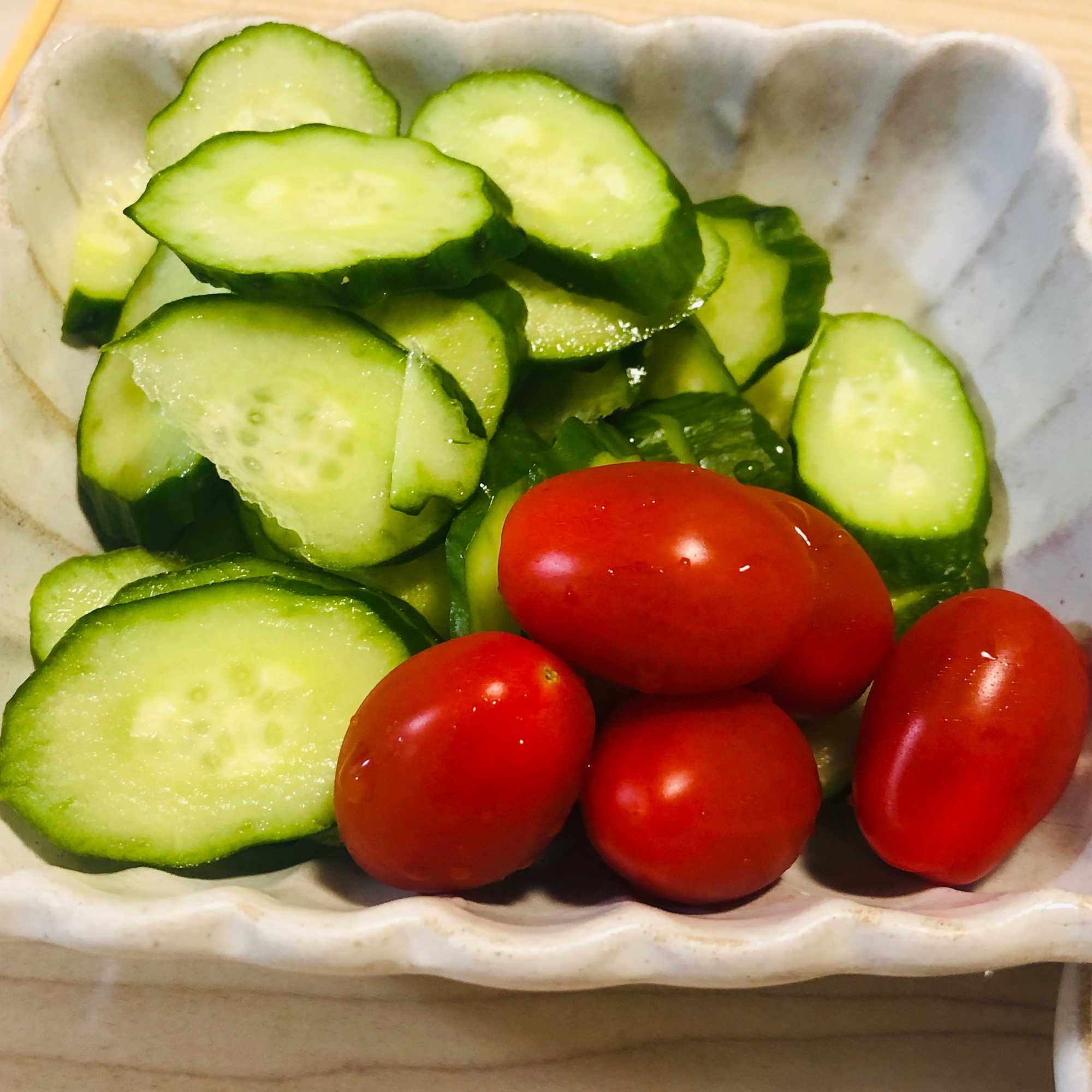 きゅうりとトマトの塩麹つけサラダ