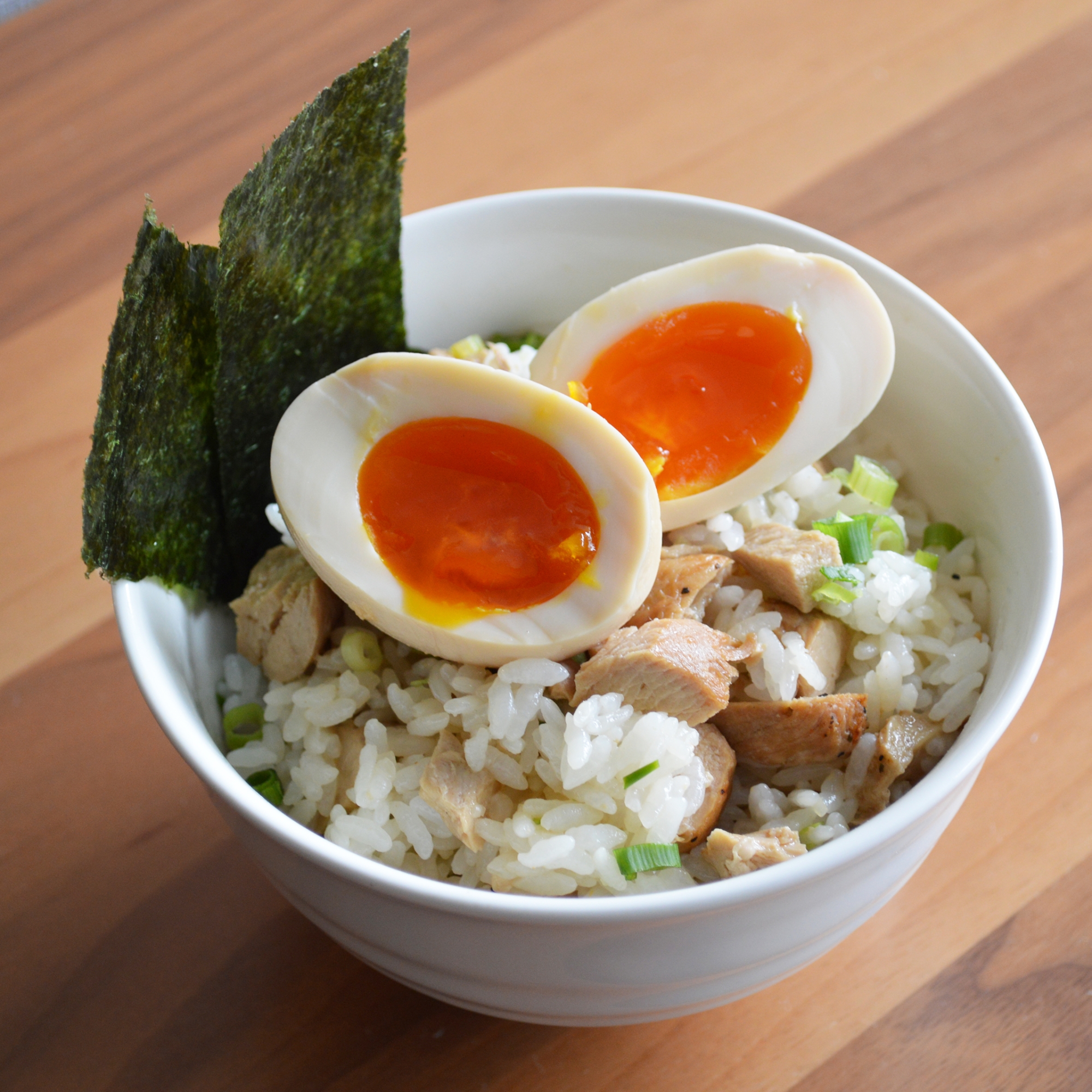 余ったスープの素を使って！「ラーメン味玉丼」