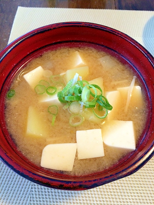 豆腐とえのきのお味噌汁