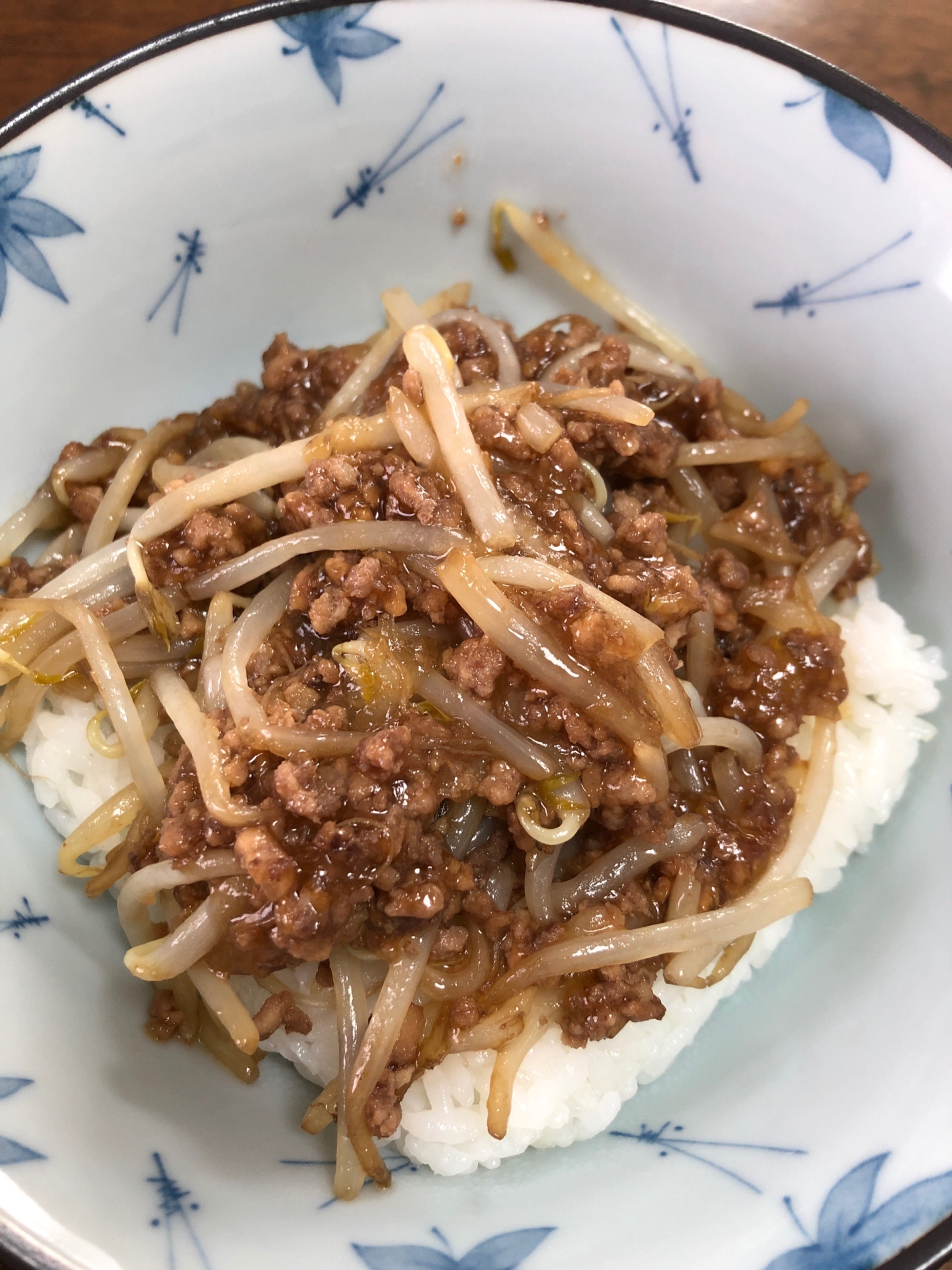 ひき肉もやし丼