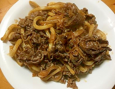 ケチャップベースで牛肉と玉ねぎの焼きうどん