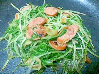 ウィンナーと水菜のにんにく醤油炒め